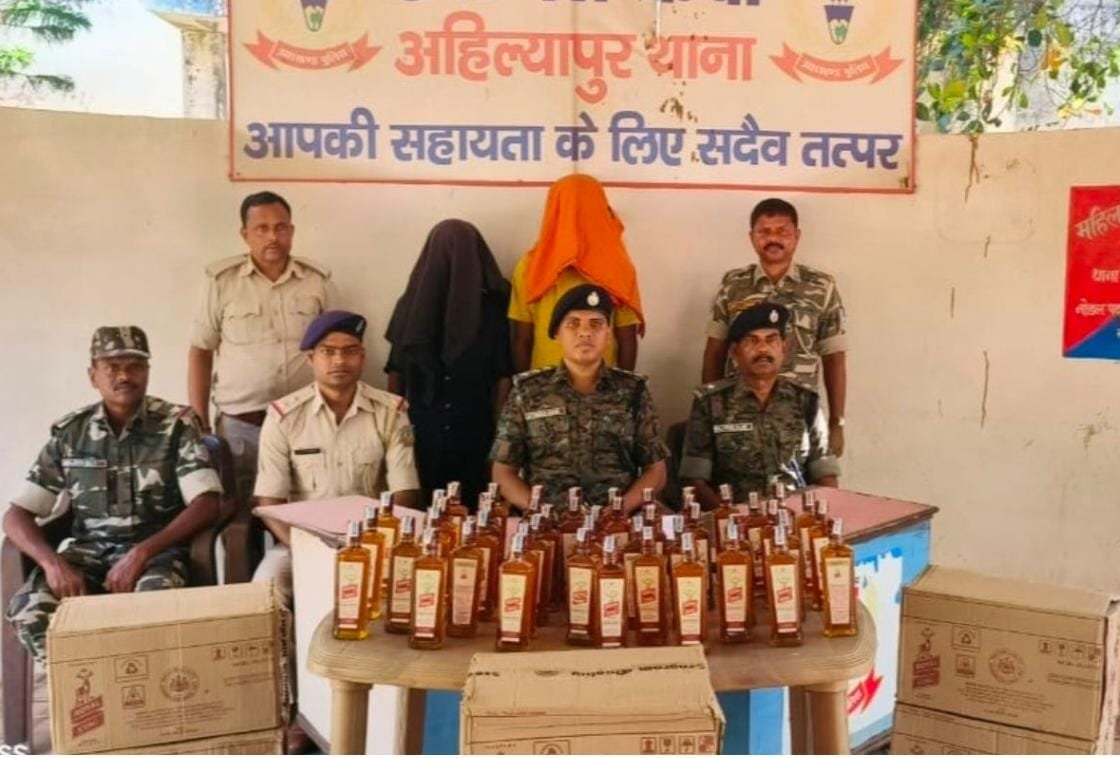 झारखंड में दूध की गाड़ी से नकली अंग्रेजी शराब की हो रही थी तस्करी, दो लाख की शराब के साथ वैन जब्त, दो को जेल…