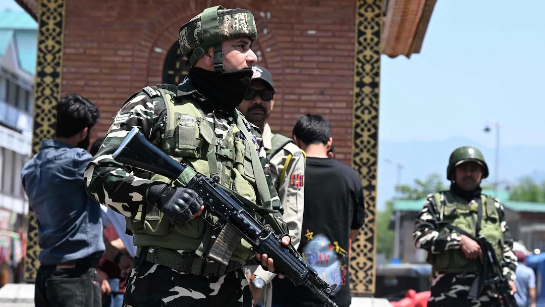 India Pakistan War LIVE: उरी और राजौरी में भारी गोलाबारी, सेना दे रही जवाब; 10 बजे विदेश मंत्रालय की ब्रीफिंग…