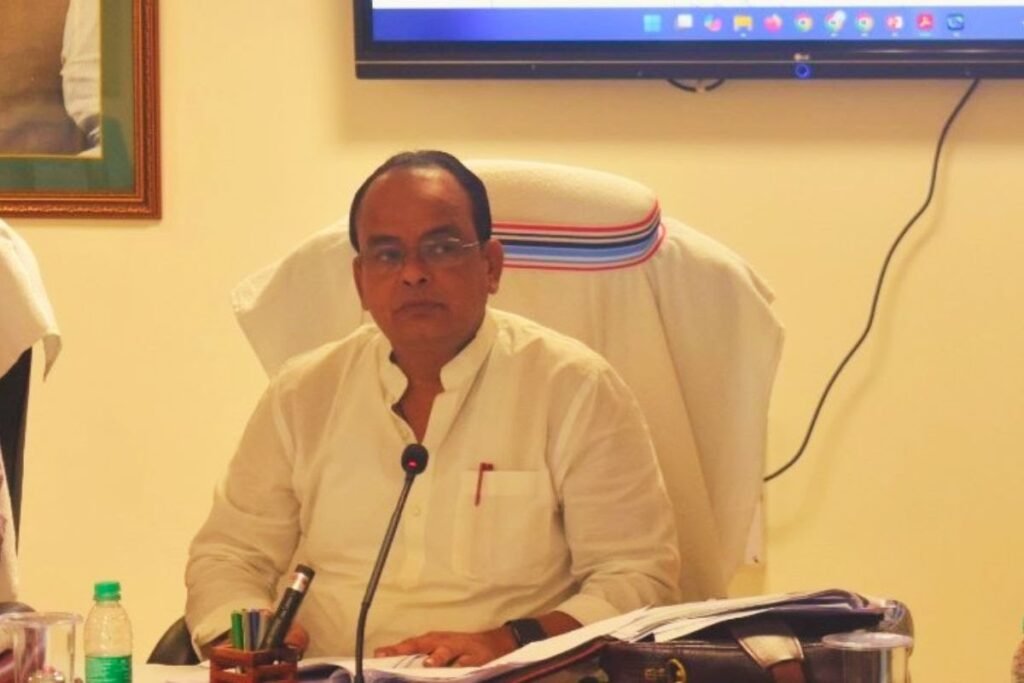 विवादों में रिम्स डॉक्टरों के प्रोमोशन का मामला, पहले मंत्री इरफान अंसारी ने दी स्वीकृति, अब निदेशक के फैसले पर उठाया सवाल…