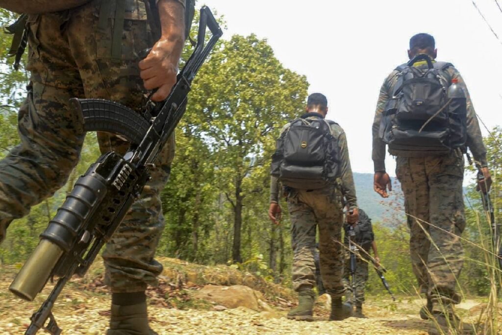 सारंडा में सक्रिय 12 नक्सली सरेंडर की तैयारी में, जानिए क्या है लेटेस्ट अपडेट…