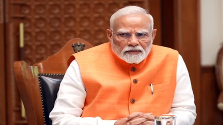 एलओसी पर तनाव के बीच रक्षा सचिव ने पीएम मोदी से की मुलाकात, सैन्य तैयारियों की दी जानकारी…