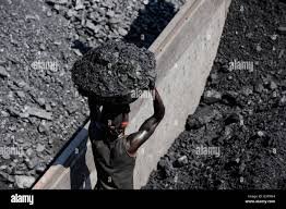 Dhanbad News: ग्रामीणों ने आउटसोर्सिंग कंपनी का काम बंद कराया, हॉलपैक चालक को पीटा…