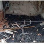 वासेपुर जाने वाले रास्ते अलीनगर के एक चिप्स दुकान में देर रात लगी आग लाखों रुपए के सामान जलकर खाक…