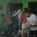 झरिया में बमबाजी से घर में लगी भीषण आग, दहशत का माहौल….