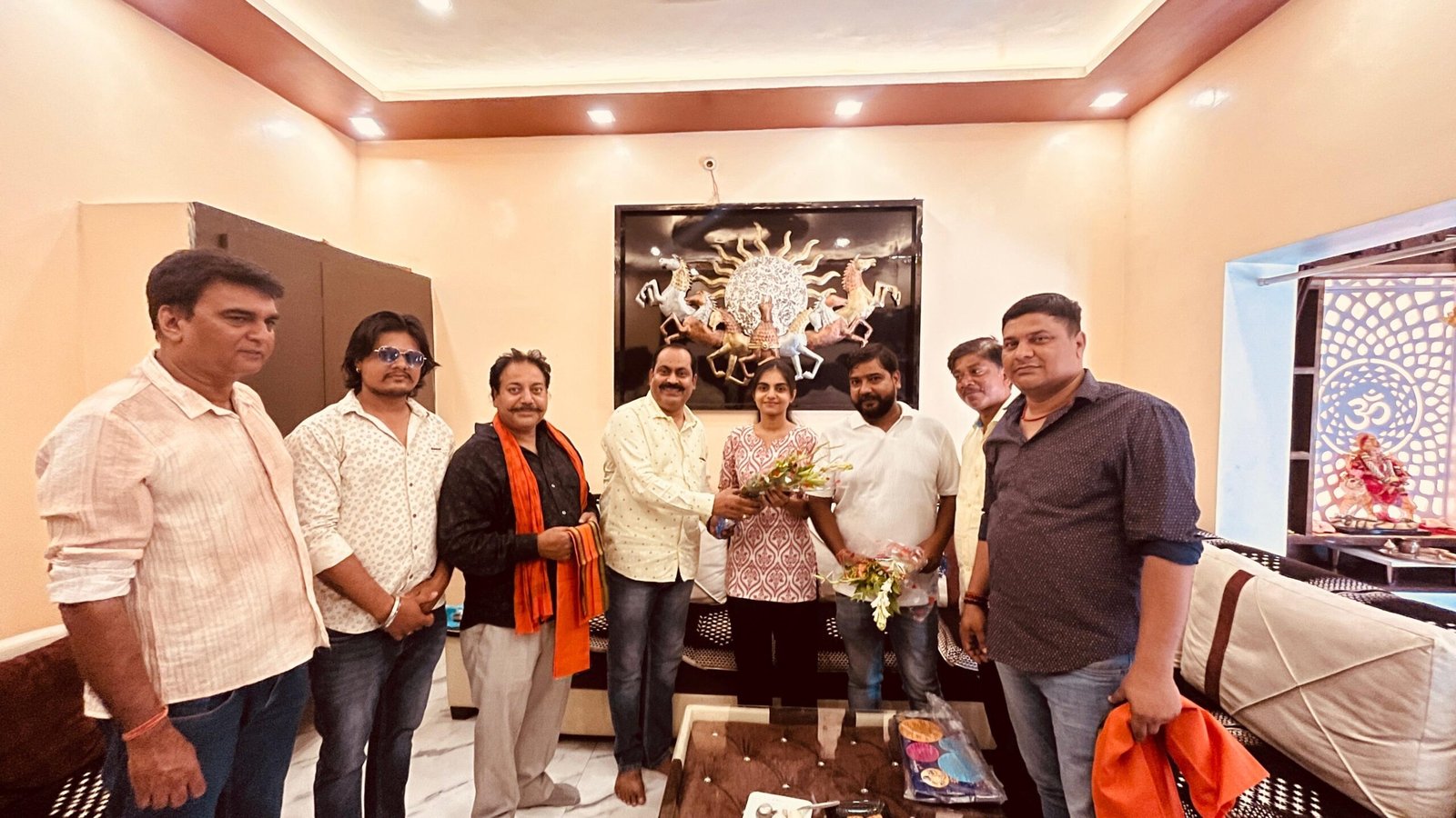 करनी सेना ने 12वीं स्कूल टॉपर अनुष्का को किया सम्मानित…