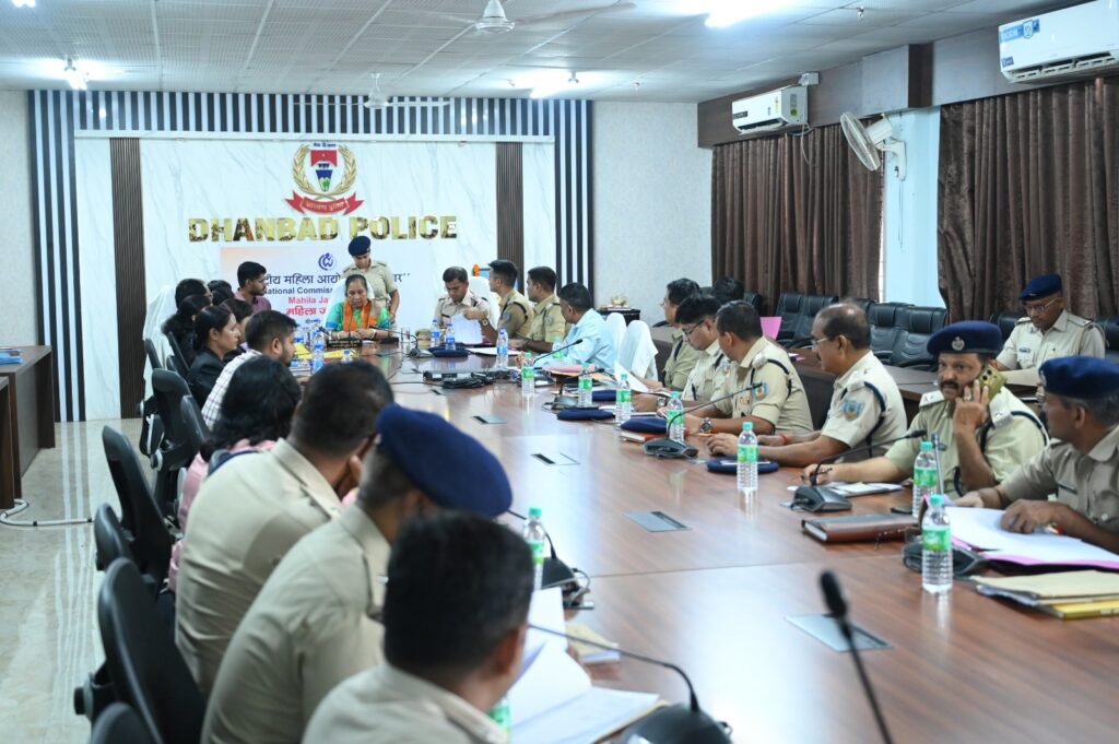 राष्ट्रीय महिला आयोग सदस्य पहुँची धनबाद,समाहरणालय सभागार में किया जनसुनवाई,जनसुनवाई को लेकर सदस्य ने दिया पुलिस प्रशासन को आवश्यक निर्देश…