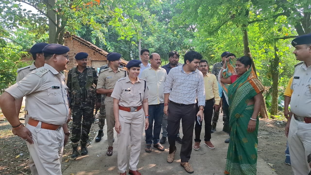 डीसी और एसपी ने पाकुड़ प्रखंड के गोपीनाथपुर गांव में फ्लैग मार्च कर सुरक्षा व्यवस्था का लिया जायजा…