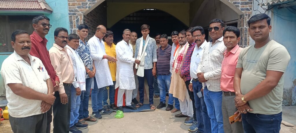 राष्ट्रीय खेल महोत्सव अंडर-19 वॉलीबॉल प्रतियोगिता में अभिजीत कुमार ने सिल्वर मेडल जीतकर प्रखंड के साथ साथ राज्य का नाम किया रोशन…