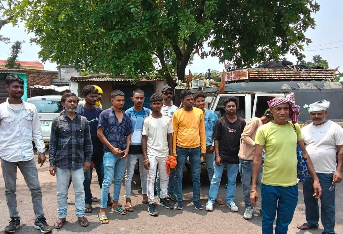 रोजगार के लिए जारंगडीह से 15 लोग गुजरात रवाना…