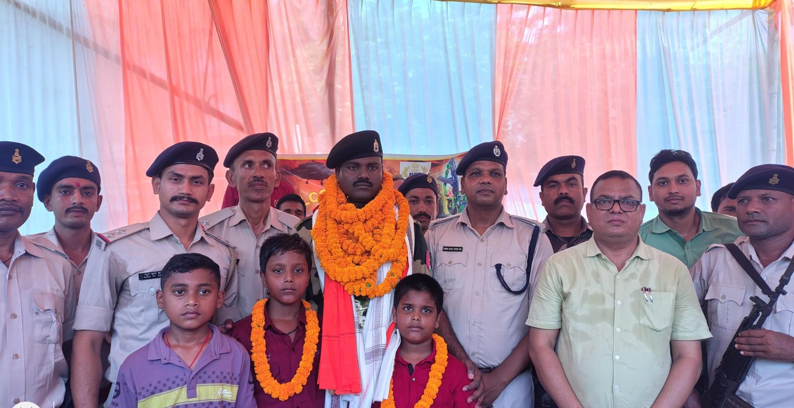 ऑपरेशन सिंदूर में अदम्य साहस का परिचय‌ देने वाले गोमो के बीएसएफ जवान का गर्मजोशी से किया स्वागत…