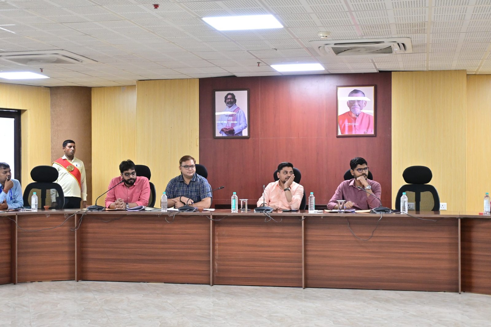 बिना बायोमैट्रिक अटेंडेंस शिक्षकों का वेतन जारी नहीं करने का निर्देश…