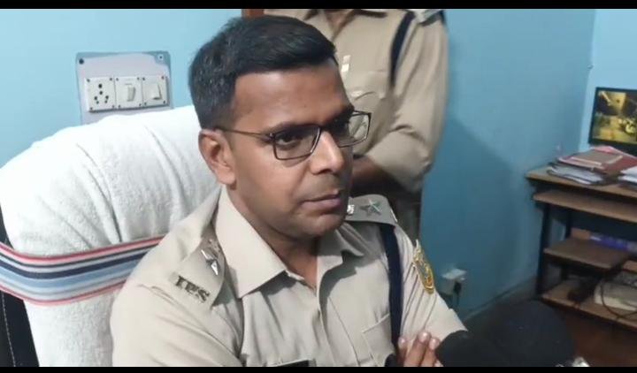 धनबाद एसएसपी प्रभात कुमार पहुंचे चिरकुंडा थाना, किया औचक निरिक्षण…