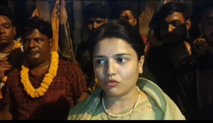 लोकसभा प्रत्याशी अनुपमा सिंह के नेतृत्व में चिरकुंडा के दर्जनों युवकों ने थामा कांग्रेस का हाथ…