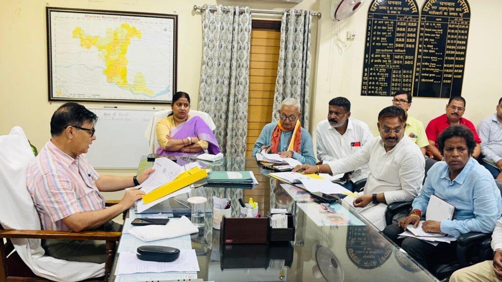 झरिया के मूलभूत समस्याओं को लेकर MLA रागिनी सिंह एवं प्रतिनिधि मंडल ने नगर आयुक्त से मिलकर समस्याओं से कराया अवगत,कई मामले पर मिला त्वरित कार्यवाई का आश्वासन…