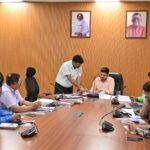 जिन ऋणी किसानों का सत्यापन पूरा हो गया है उन्हें दें ऋण माफी योजना का लाभ – उपायुक्त…