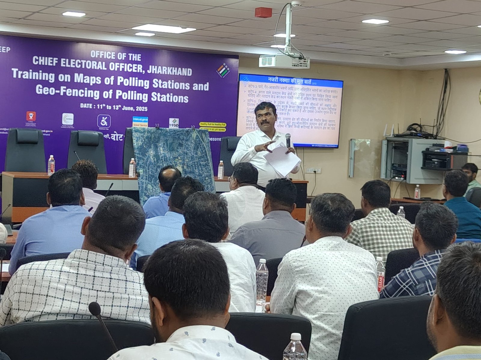 राज्य के सभी मतदान केंद्र एवं उनके क्षेत्र को जियो फेंसिंग कराने की तैयारी में जुटा मुख्य निर्वाचन पदाधिकारी का कार्यालय…