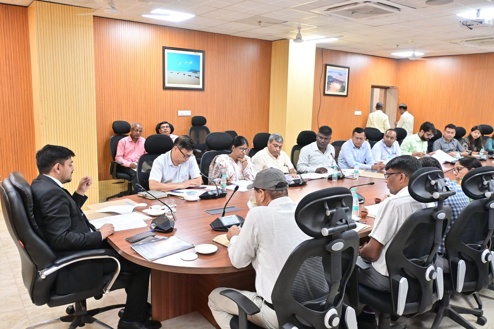 उपायुक्त ने की धरती आबा जनजातीय ग्राम उत्कर्ष अभियान की समीक्षा…