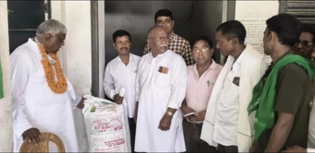 विधायक टुंडी ने किया बीज वितरण कार्यक्रम का उद्घाटन…