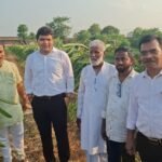 डीसी ने ड्रेगन फ्रूट की खेती का किया निरीक्षण पूर्व प्रधानध्यापक एवं किसानों को प्रोत्साहित किया, ड्रैगन फ्रूट की खेती से अच्छा मुनाफा कमा सकते जिले के किसान….