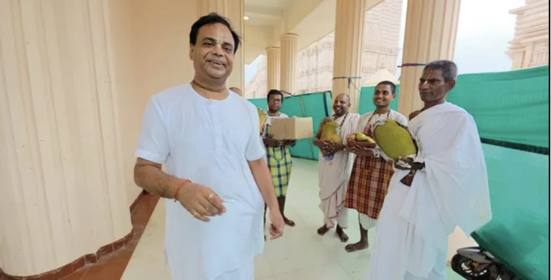 स्नान यात्रा से पहले भगवान जगन्नाथ को मुख्यमंत्री ममता बनर्जी ने भेजे अपने बगीचे के आम और कटहल…