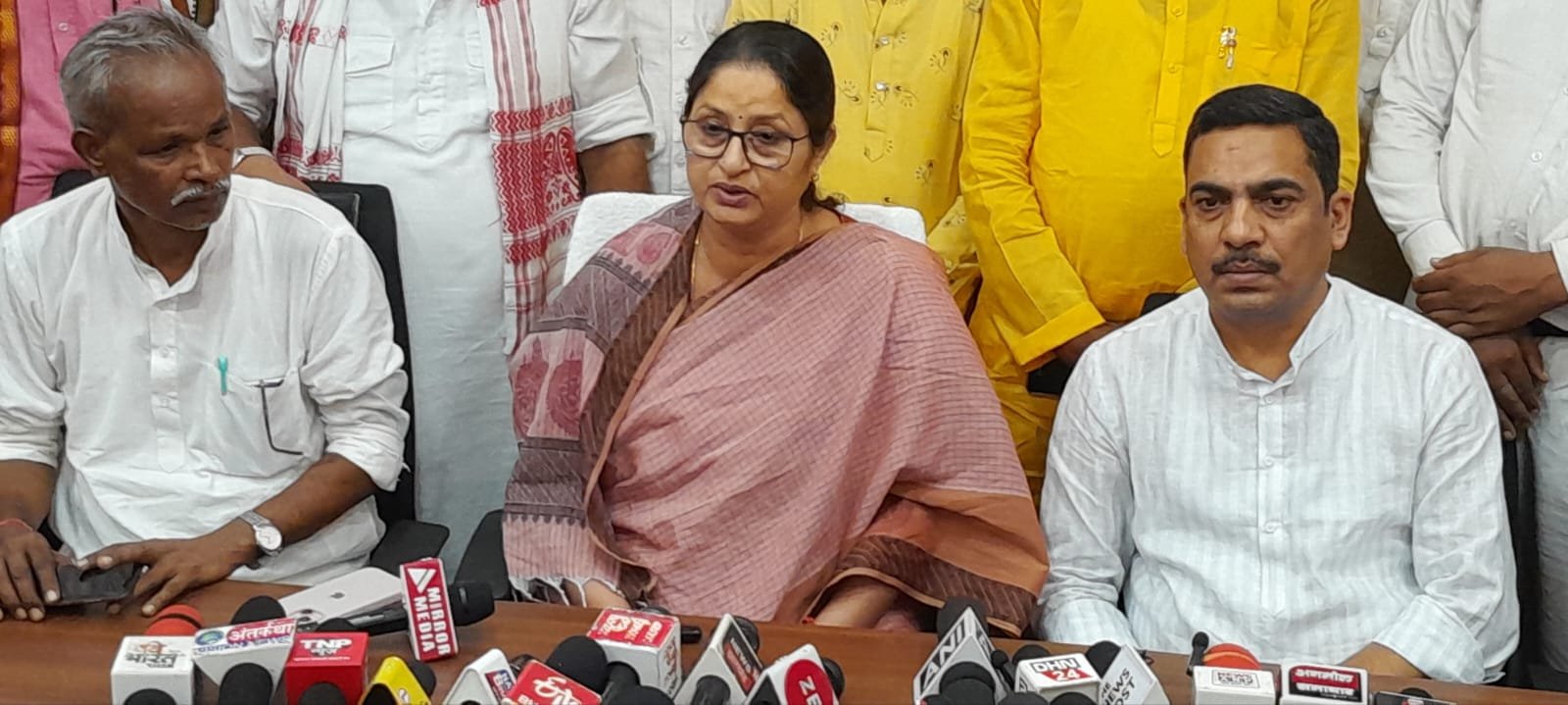 AHMADABAD PLANE CRASH : केंद्रीय मंत्री अन्नपूर्णा देवी के सभी कार्यक्रम रद्द और BJP की PC स्थगित .. अन्नपूर्णा , भानु प्रताप शाही और राज सिन्हा ने घटना पर जताई गहरी संवेदना…