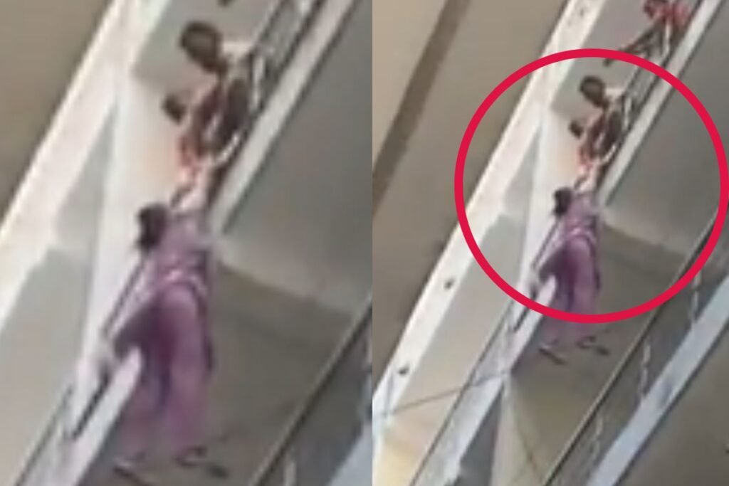 हैवानियत की हद पार, पति ने पत्नी को रेलिंग से लटकाया, देखें तस्वीर….