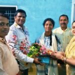 धनबाद MP ढुल्लू महतो और उनकी धर्मपत्नी ने झारखंड टॉपर अंकिता दत्ता को किया सम्मानित…