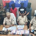 जामताड़ा पुलिस की कार्रवाई: चितरपुर में साईबर ठगों का गिरोह दबोचा, 4 गिरफ्तार, 12 मोबाइल और 16 सिम कार्ड बरामद…