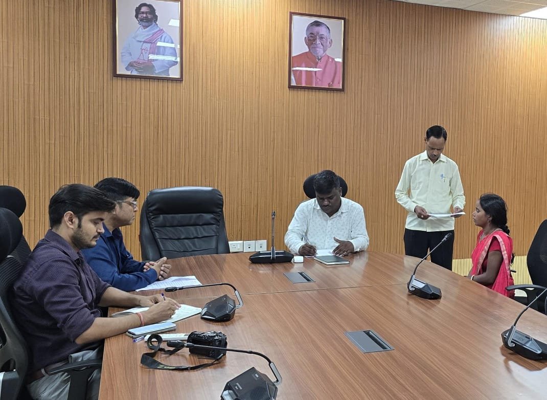 जन शिकायत के प्रभारी पदाधिकारी ने सुनी जनता की समस्याएं…