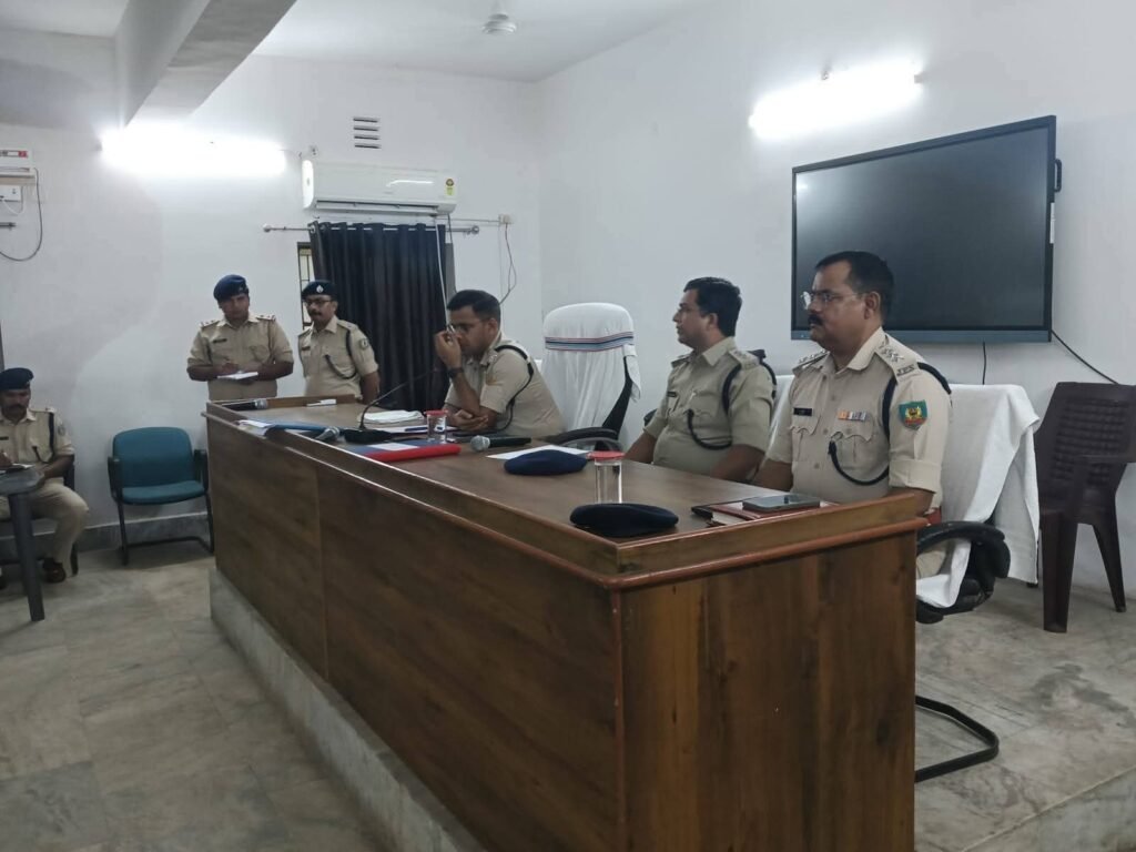 पुलिस केंद्र धनबाद में SSP प्रभात कुमार ने की पुलिस सभा, समस्याओं के समाधान को लेकर दिए निर्देश…