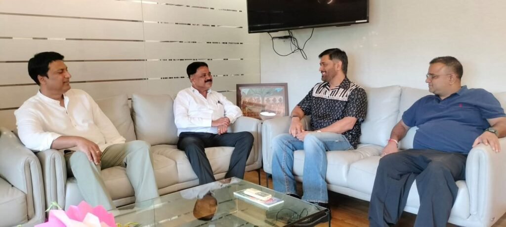 मंत्री सुदिव्य कुमार ने धोनी से की मुलाकात, राज्य में खेल और पर्यटन को मिलेंगी नई दिशा…