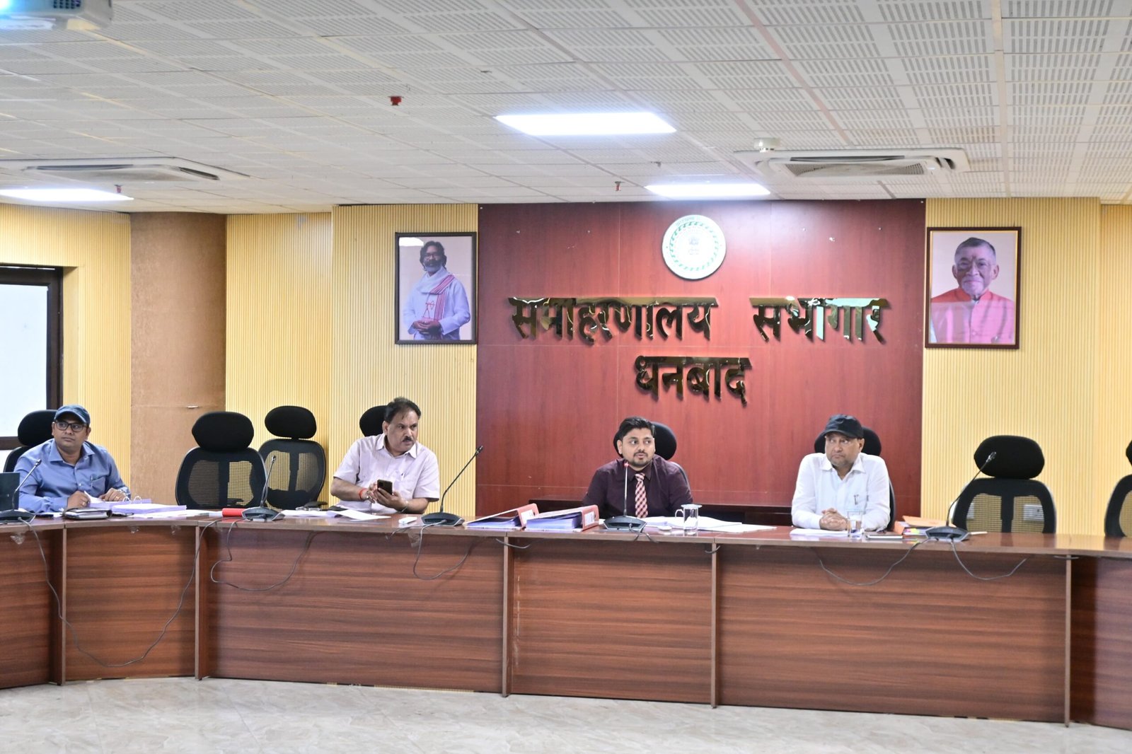 उपायुक्त की अध्यक्षता में डीएमएफटी मद से कार्यान्वित योजनाओं के प्रगति से संबंधित की गई समीक्षात्मक बैठक…