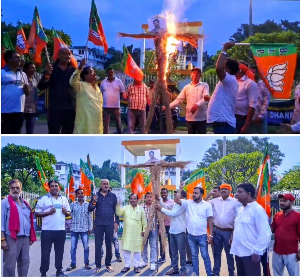 सिंदरी के वीर कुंवर सिंह चौक पर झारखंड सरकार के विरोध में भाजपा ने हेमंत सोरेन का पुतला दहन किया…