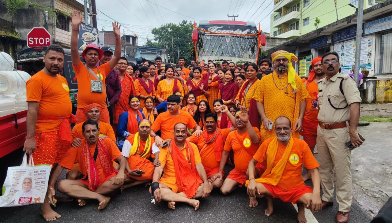 चिरकुंडा कांवरिया संघ का जत्था रवाना मनोकामना ज्योतिलिंग बाबा वैद्यनाथ और बासुकीनाथ में करेंगे जलार्पण…