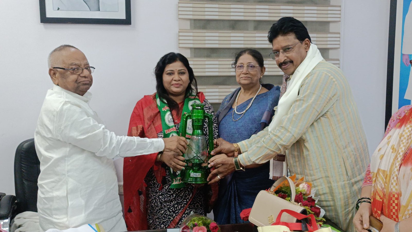 राजद के प्रदेश अध्यक्ष मंगनी लाल मंडल सहित अन्य नेताओं के समक्ष जनता दल यू महिला प्रकोष्ठ की प्रदेश उपाध्यक्ष की संजू प्रिया कुशवाहा ने अपने समर्थकों के साथ राजद की सदस्यता ग्रहण की…