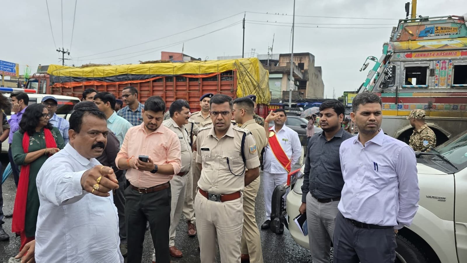 वरीय पदाधिकारियों ने किया झारखंड – पश्चिम बंगाल बॉर्डर से IIT – ISM तक मार्ग का निरीक्षण…