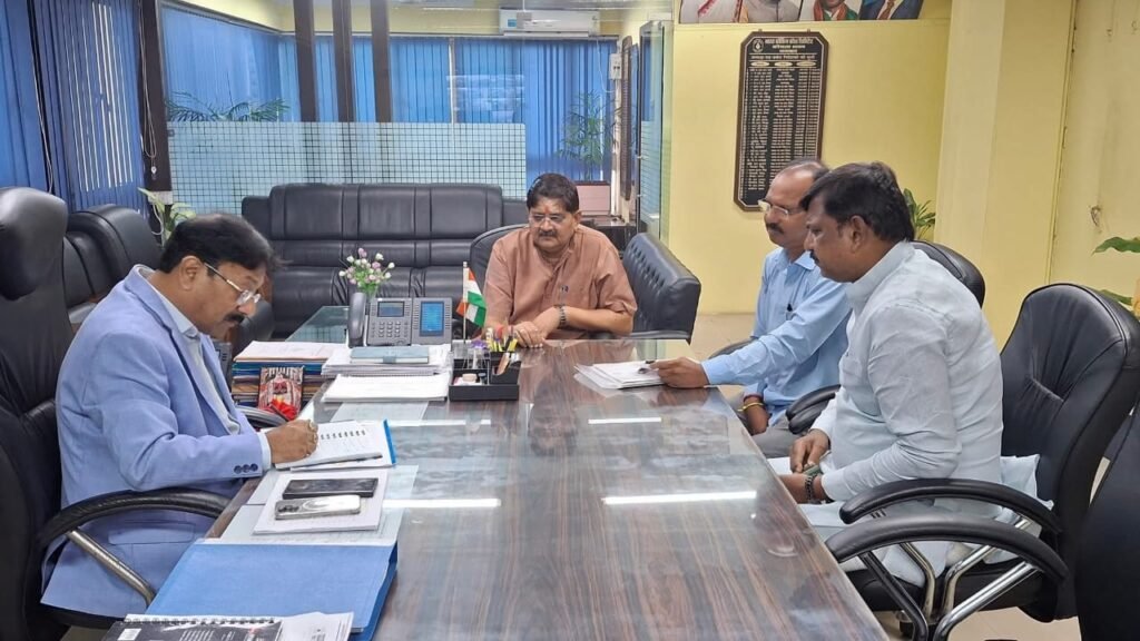 बीसीसीएल सीएमडी समीरन दत्ता से विधायक सह विधानसभा सचेतक राज सिन्हा ने की मुलाकात — क्षेत्र की समस्याओं के समाधान पर हुई विस्तार से चर्चा..