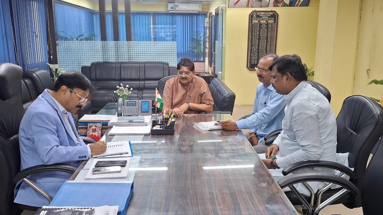 बीसीसीएल सीएमडी समीरन दत्ता से विधायक सह विधानसभा सचेतक राज सिन्हा ने की मुलाकात — क्षेत्र की समस्याओं के समाधान पर हुई विस्तार से चर्चा..