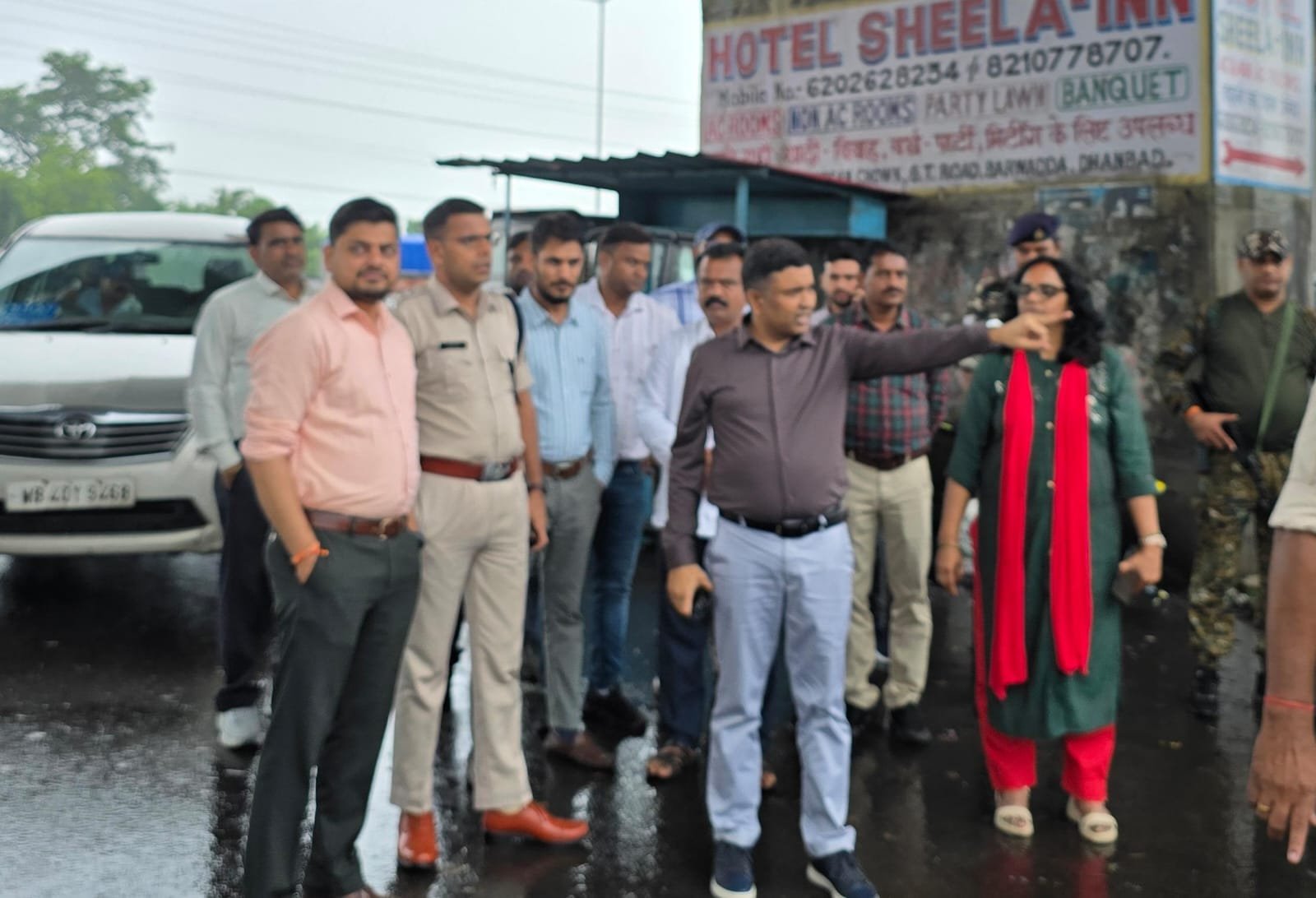 उपायुक्त ने किया झारखंड – पश्चिम बंगाल बॉर्डर से आईआईटी आईएसएम तक मार्ग का निरीक्षण…