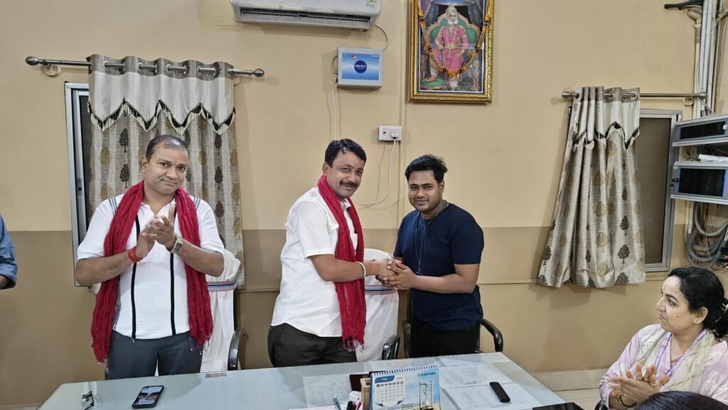 “हर विद्यालय – हरियाली संवाद” के अंतर्गत झरिया में निबंध प्रतियोगिता सम्पन्न..छात्राओं ने पर्यावरण संकट पर प्रस्तुत किए विचार, उत्कृष्ट प्रतिभाओं को मिला सम्मान:आशीष अग्रवाल…