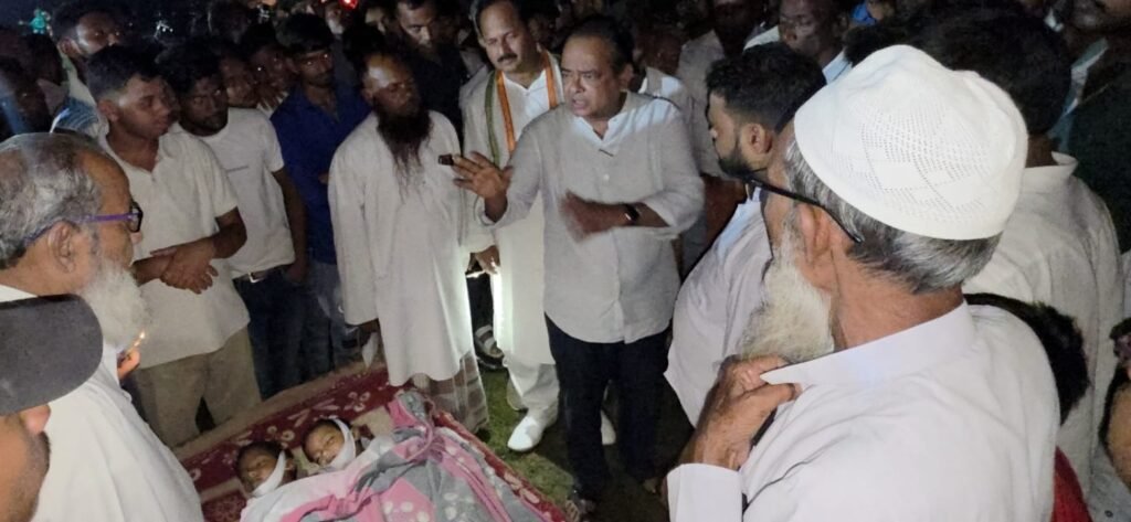 धरमपुर में हृदयविदारक हादसा: डोभा में डूबे दो मासूम जुड़वां भाई, मंत्री डॉ. इरफान अंसारी ने पहुँचकर बंधाया ढाढ़स, चार-चार लाख मुआवजे का भरोसा…