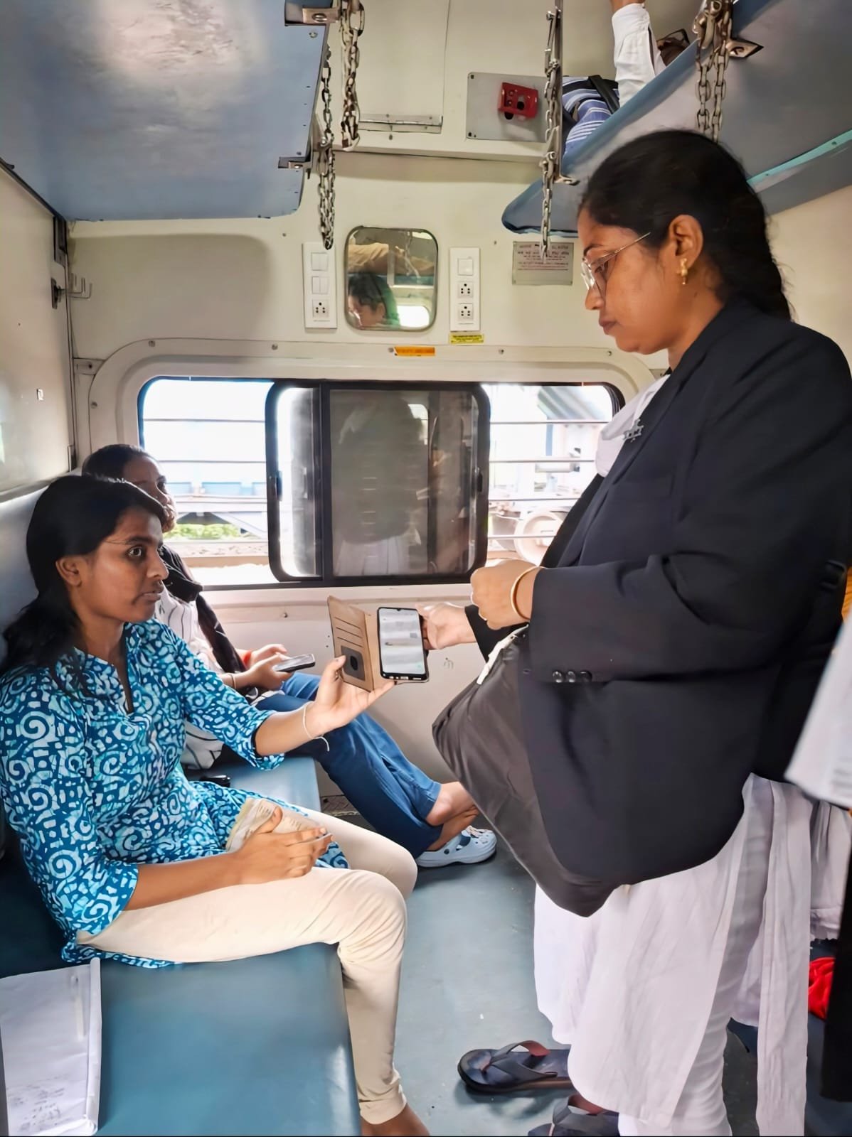 धनबाद मंडल में चलाया गया सघन टिकट चेकिंग अभियान…