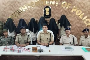 Jharkhand Crime: झारखंड की लातेहार पुलिस को बड़ी सफलता, राहुल सिंह गिरोह के 6 गुर्गे हथियार के साथ अरेस्ट…