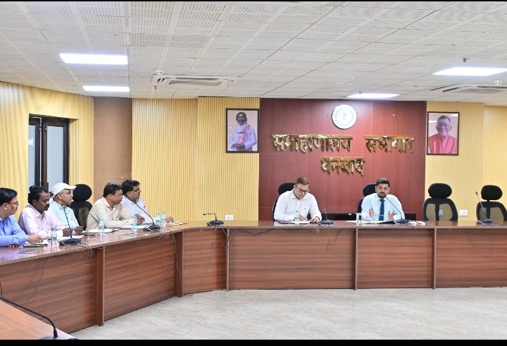 परीक्षा में उत्तीर्ण करने वाले शत प्रतिशत छात्रों का नामांकन सुनिश्चित कराने का दिया निर्देश. DC