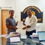 झरिया बजार में कचरों की अंबार से होने वाली जन समस्याओं को लेकर पूर्व पार्षद मिला सहायक नगर आयुक्त से, सौंपा ज्ञापन..