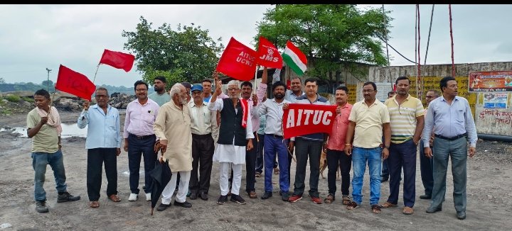 बाघमारा के विभिन्न कोलियरियों में हड़ताल का व्यापक असर…