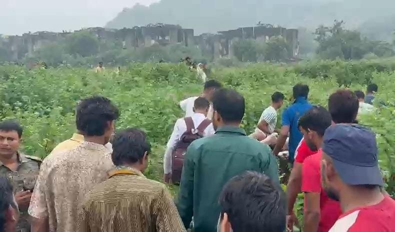 तालाब में तैरता मिला 10 साल के छात्र का शव…