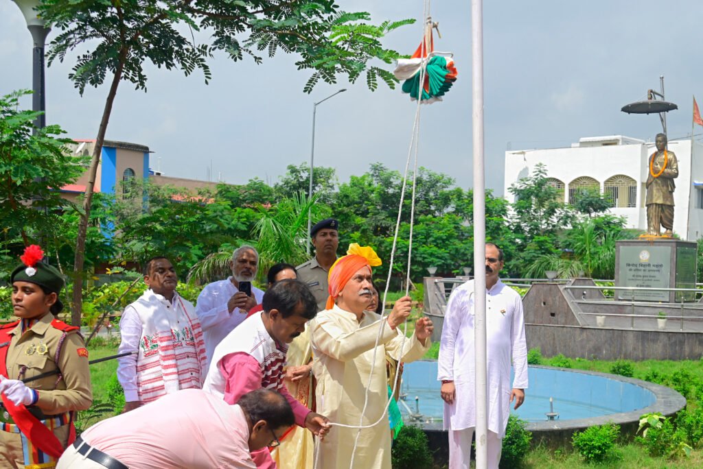 विनोद बिहारी महतो कोयलांचल विश्वविद्यालय में मनाया गया 79वां स्वतंत्रता दिवस…