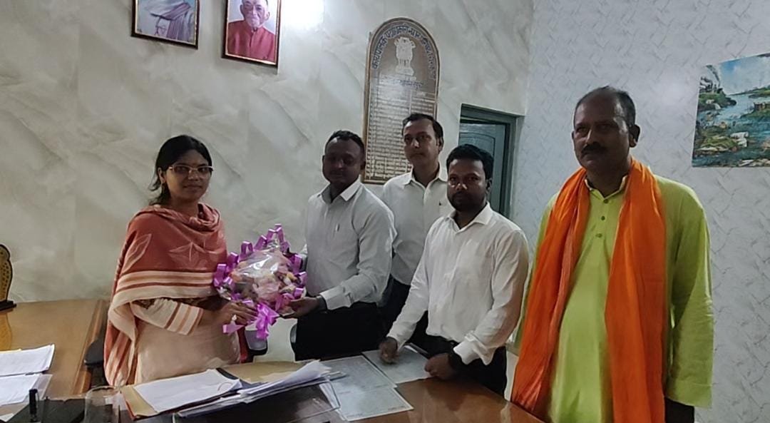 चिरकुंडा नप के नए सीईओ प्रियंका ने किया पदभार ग्रहण, स्वच्छता को बताया प्राथमिकता…