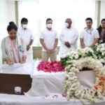 गुरुजी शिबू सोरेन को कांग्रेस अध्यक्ष मल्लिकार्जुन खरगे और राहुल गांधी ने दी श्रद्धांजलि…